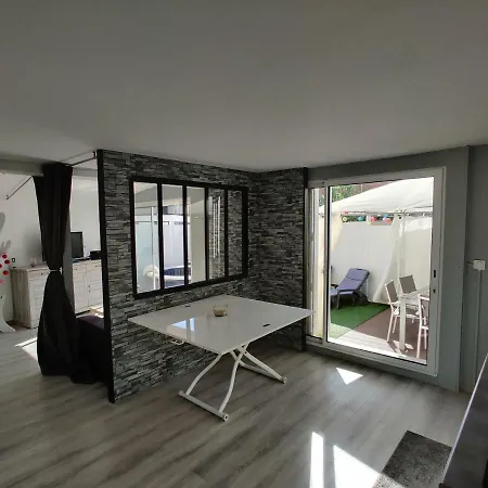 9 A Βίλα Marseillan (Herault)