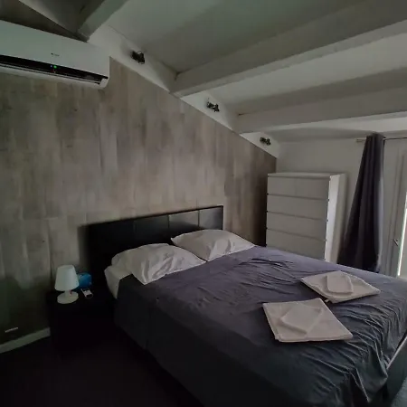9 A Marseillan (Herault)
